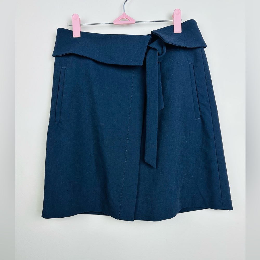 LOFT Navy Mini Skirt with Bow wrap Detail Skirt Size 4
